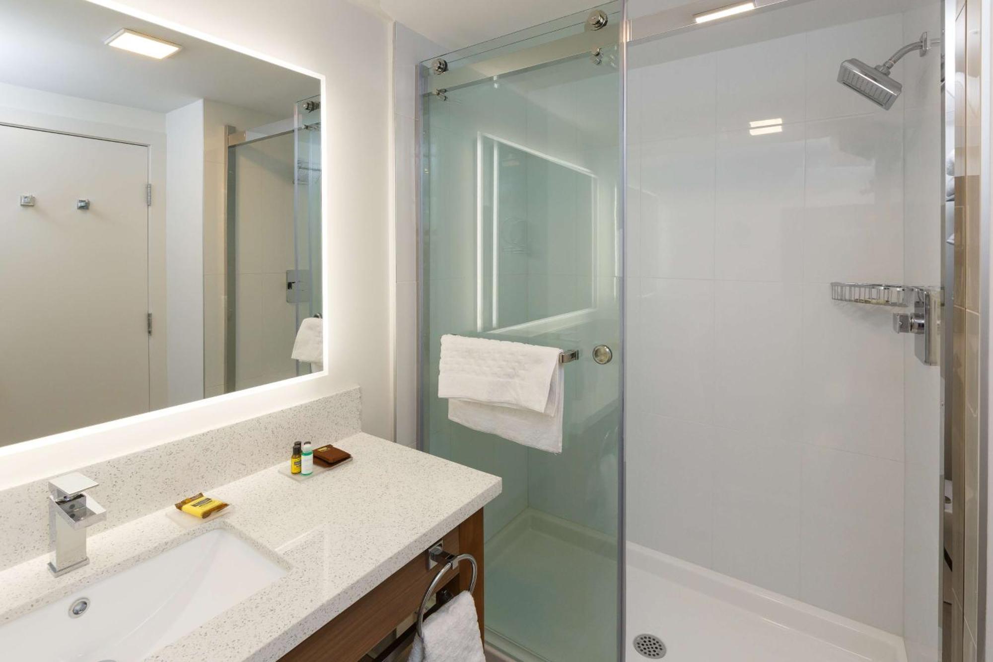 Executive Residency By Best Western Calgary City View North Екстериор снимка