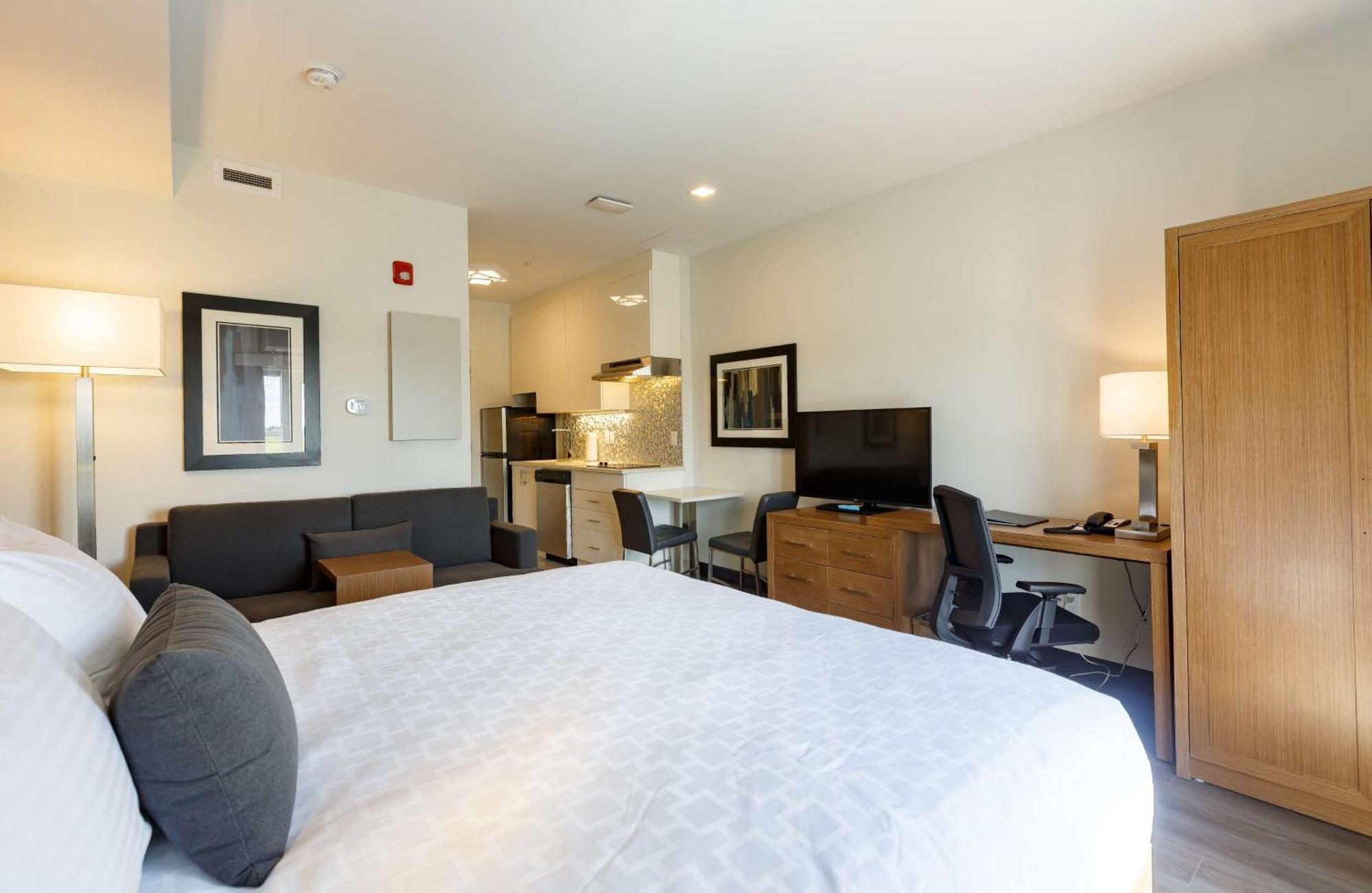 Executive Residency By Best Western Calgary City View North Екстериор снимка