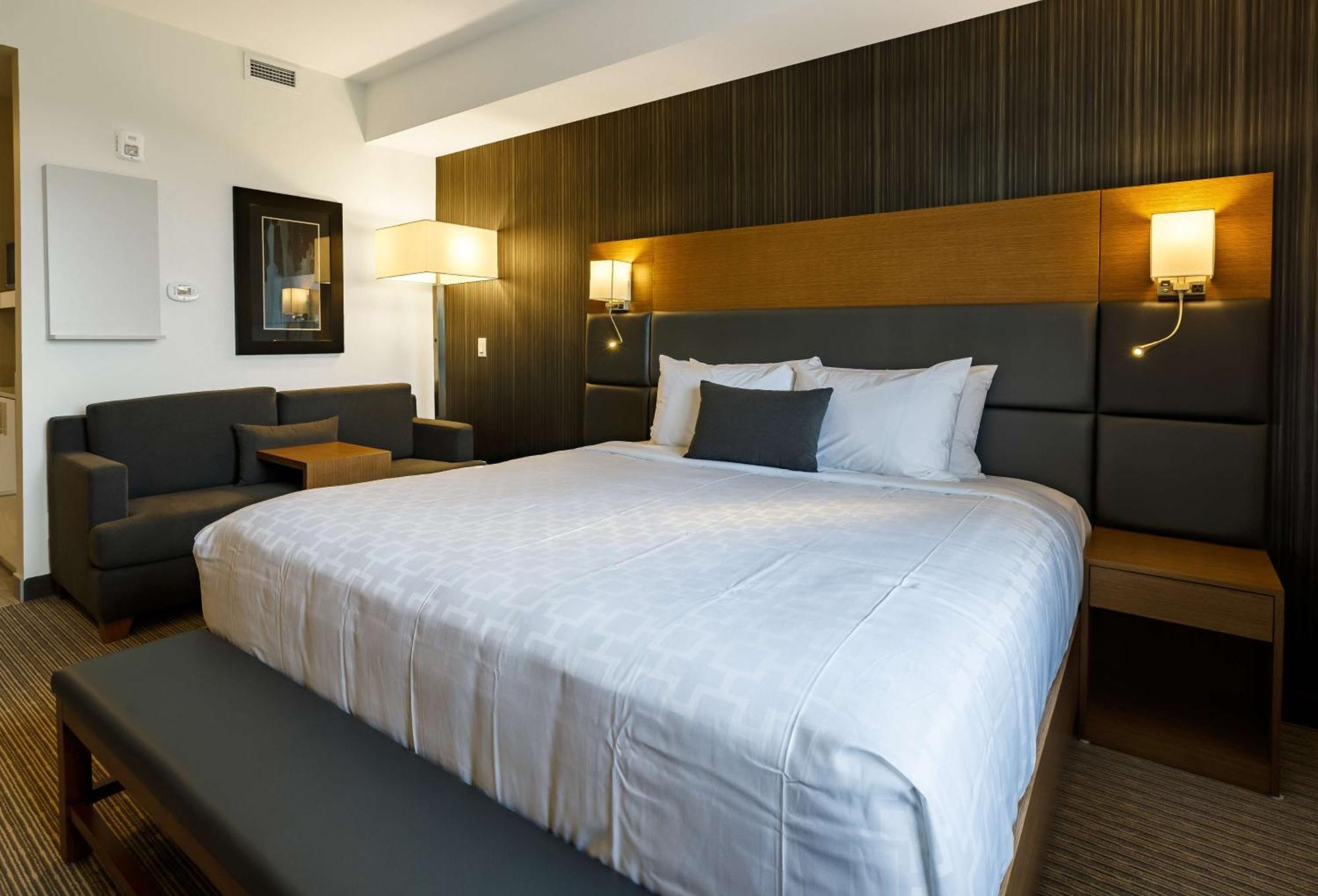 Executive Residency By Best Western Calgary City View North Екстериор снимка
