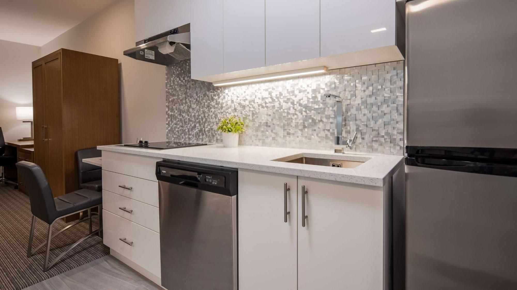 Executive Residency By Best Western Calgary City View North Екстериор снимка