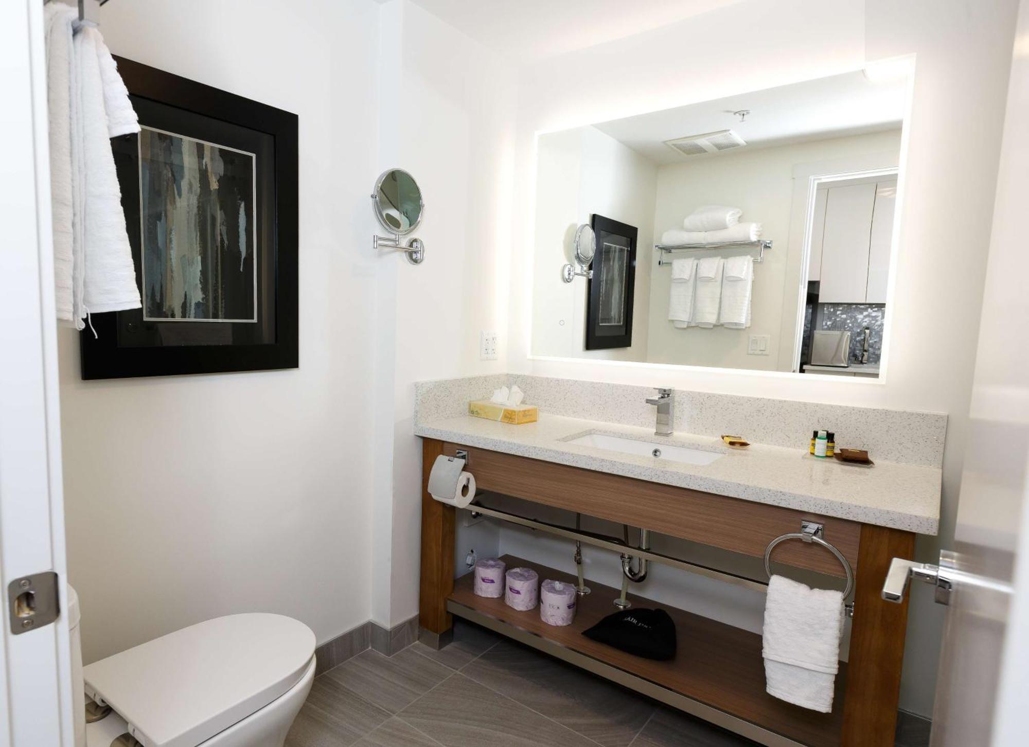 Executive Residency By Best Western Calgary City View North Екстериор снимка