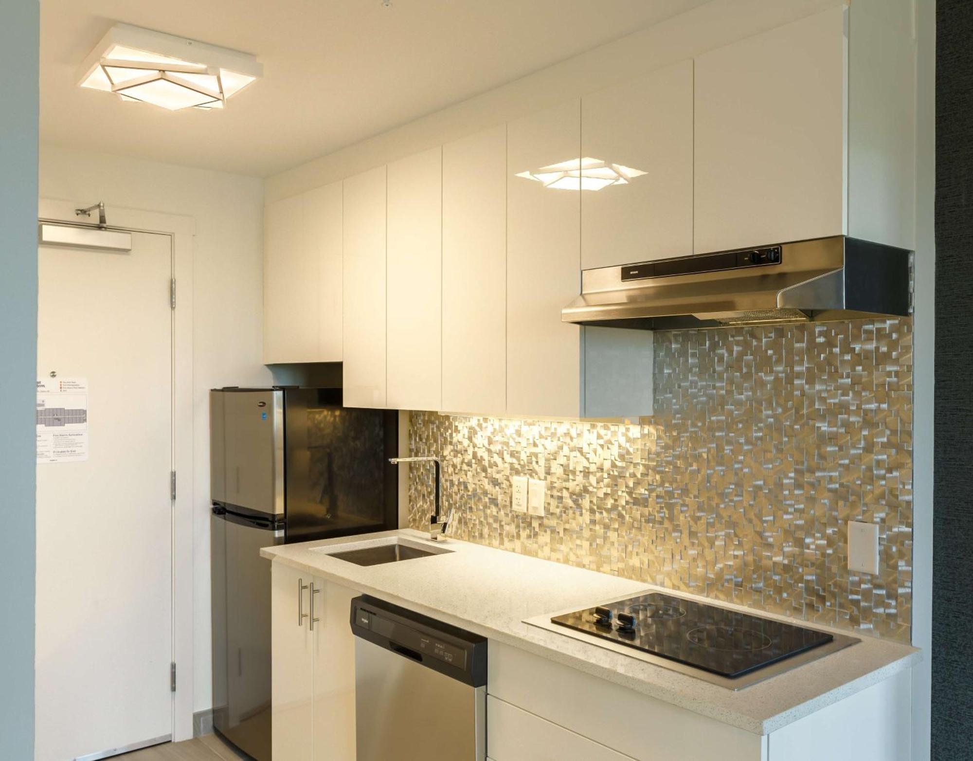 Executive Residency By Best Western Calgary City View North Екстериор снимка