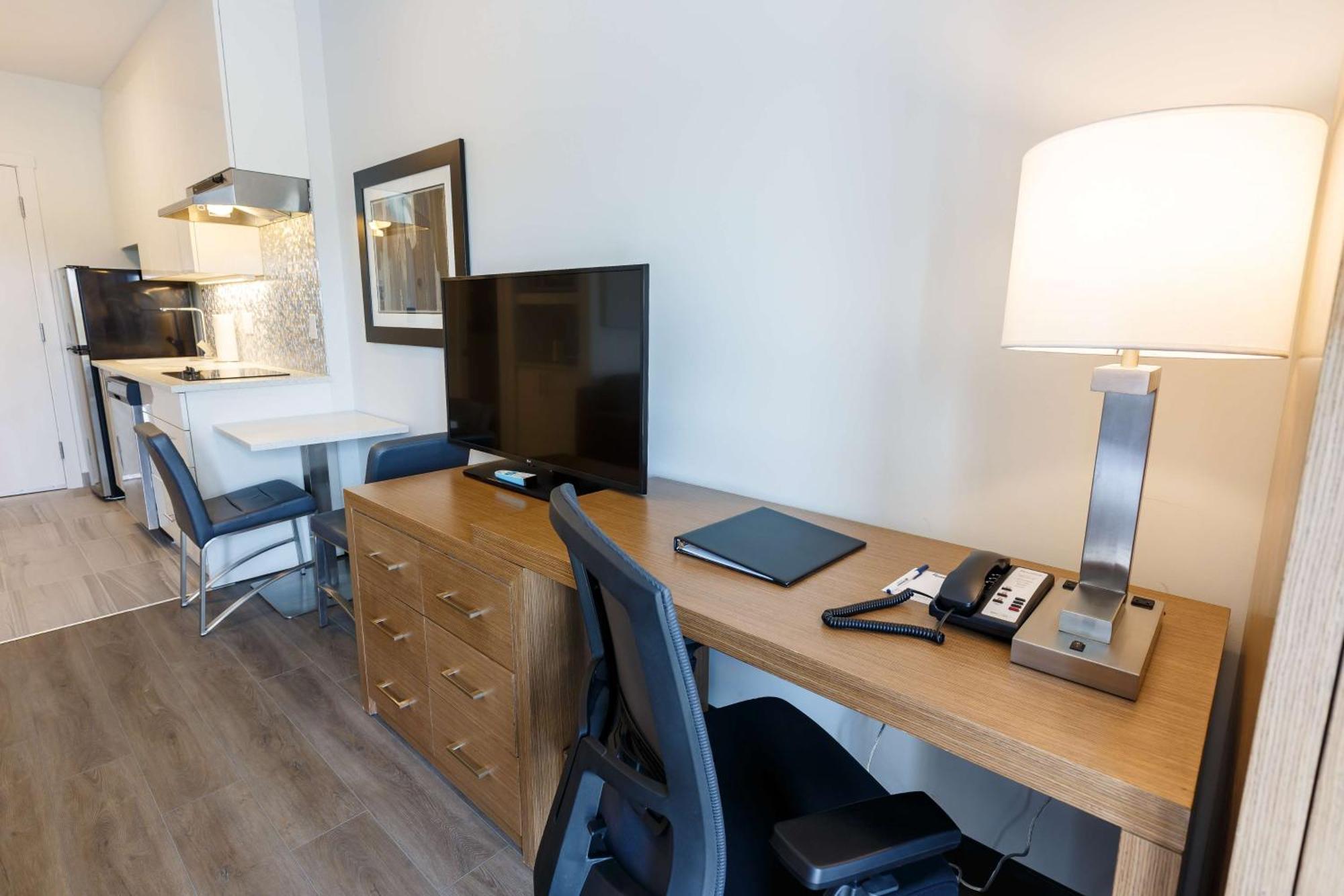 Executive Residency By Best Western Calgary City View North Екстериор снимка