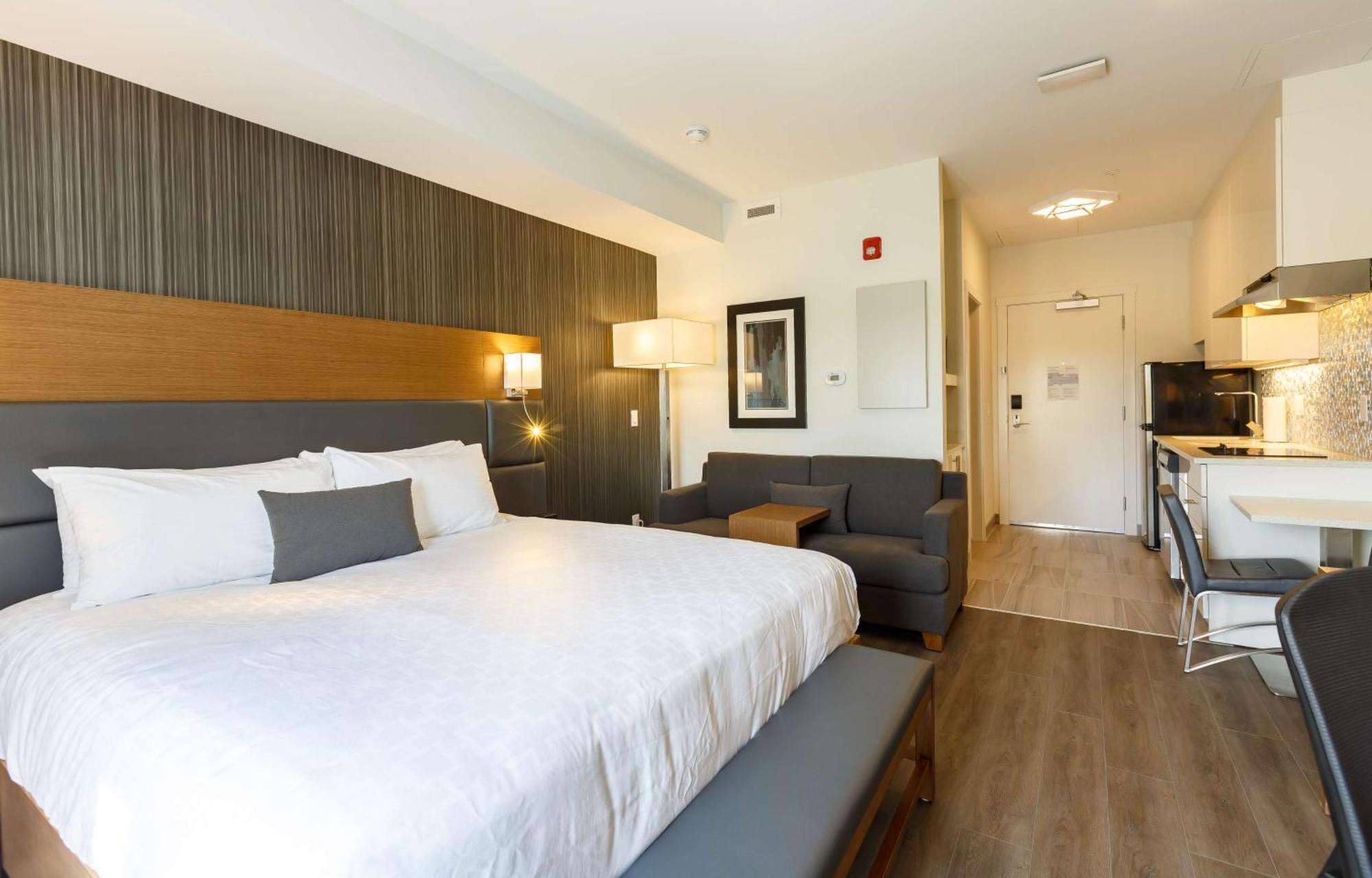 Executive Residency By Best Western Calgary City View North Екстериор снимка