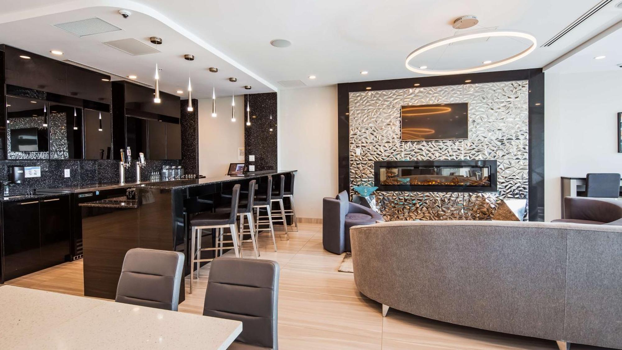 Executive Residency By Best Western Calgary City View North Екстериор снимка