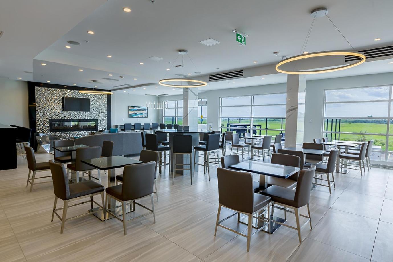 Executive Residency By Best Western Calgary City View North Екстериор снимка